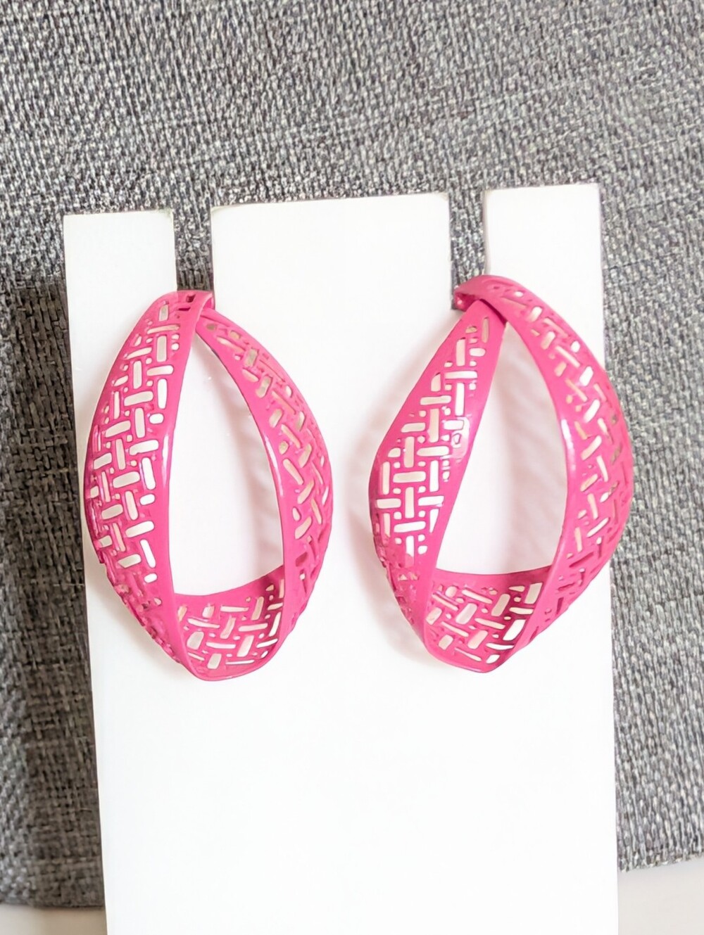 Vintage 80s Pop Barbie Pink Open Weave Textured Abstract Hoop Post Earrings